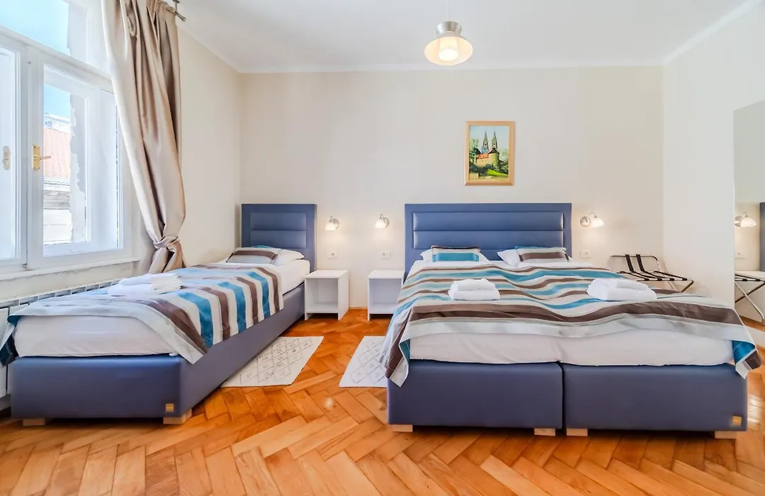 Apartments & Rooms Flowers-1